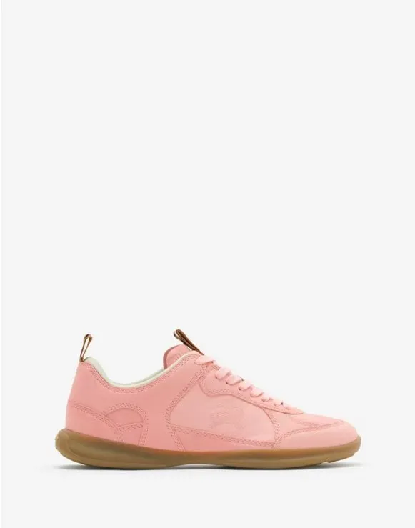 Men's men's shoes💰p420 "Burber＊" SU25 new MATRIX retro sneakers in calfskin. The main style of the summer fashion show is retro and casual, lightweight and comfortable. Burberry made its debut at the brand's 2025 summer fashion show. Made of refined Italian leather with tonal topstitching details, it's inspired by sporty design. Paired with lightweight soles and Burberry check sneakers, they are embellished with embroidery of the brand's Equestrian Knight logo (EKD). - Lace-up design - EKD embroidery on the side - EKD embroidery on the sole Size 38-44
